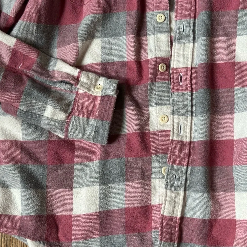 AE Super Soft Flannel Shirt Super soft and destined to be your next go-to - Picture 5 of 6